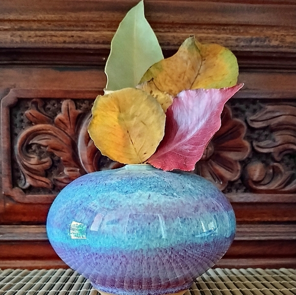 Round glazed ceramic vase in shades of blue - Picture 6 of 7